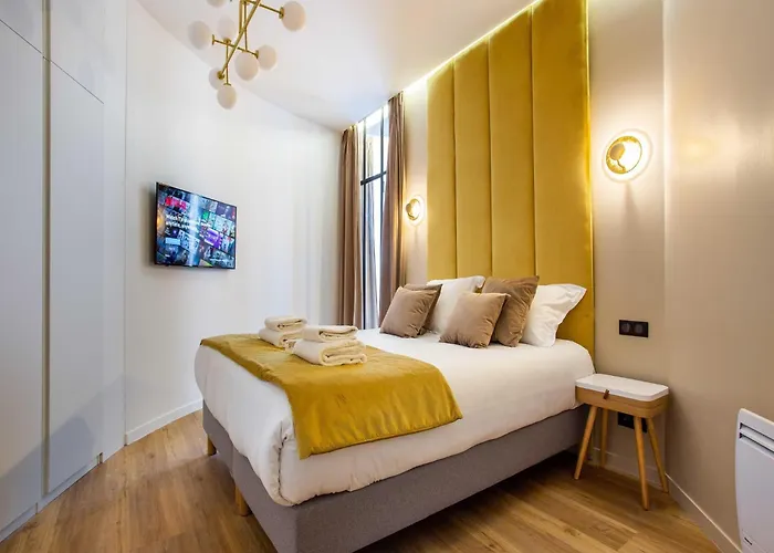 Live Like Real Parisians In The Heart Of Lejlighed Paris